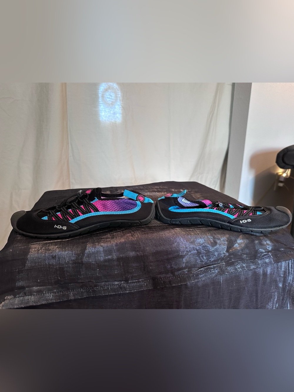 Water Shoes Body Glove Black Athletic Shoes IDS pink teal size 8 like new - Picture 13 of 14
